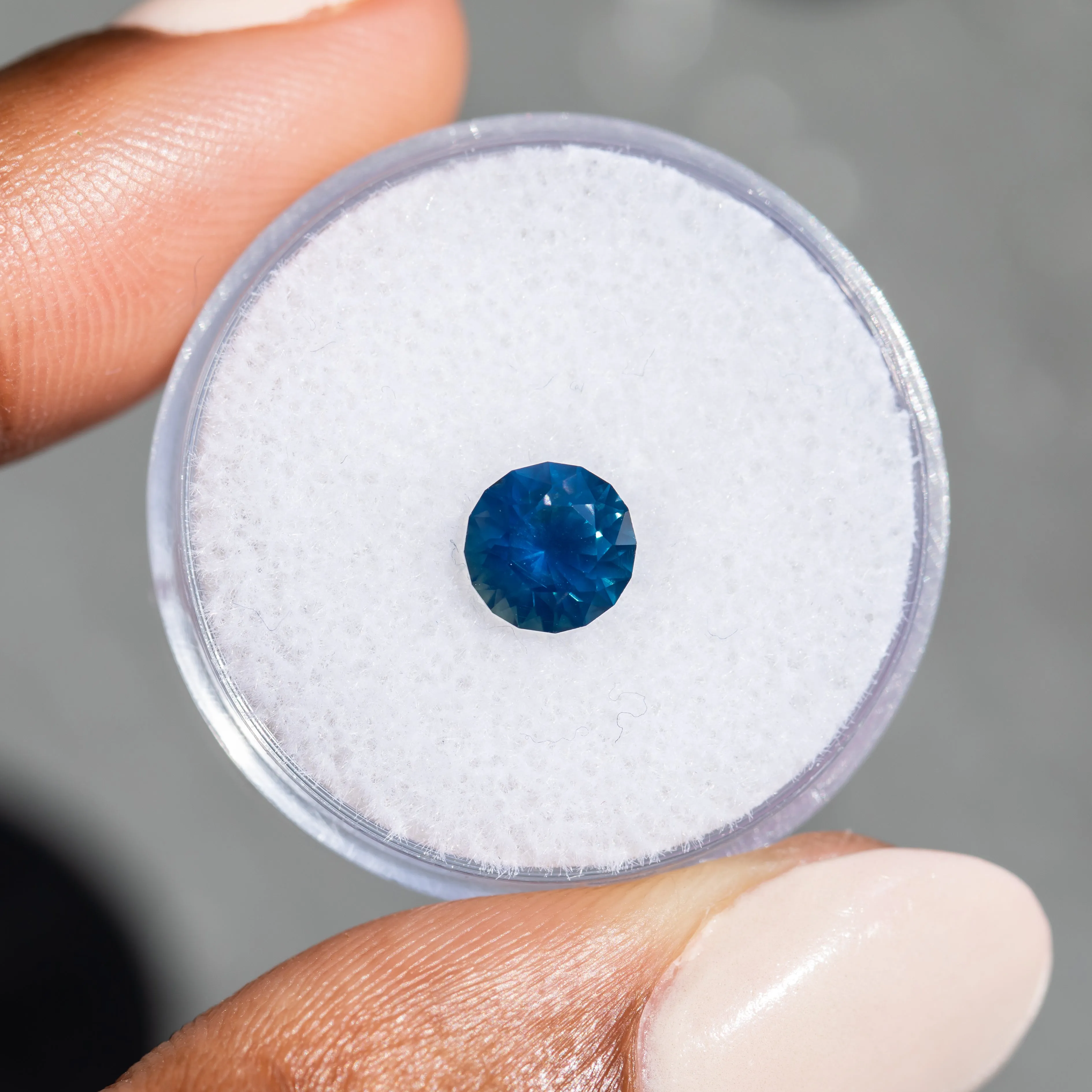 1.29CT ROUND GOMBE NIGERIAN SAPPHIRE, DEEP TEAL BLUE, 6.45X4.26MM