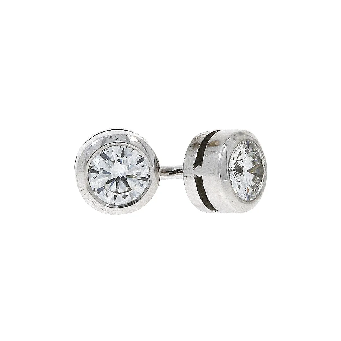 18ct white gold Diamond solitaire rub over studs