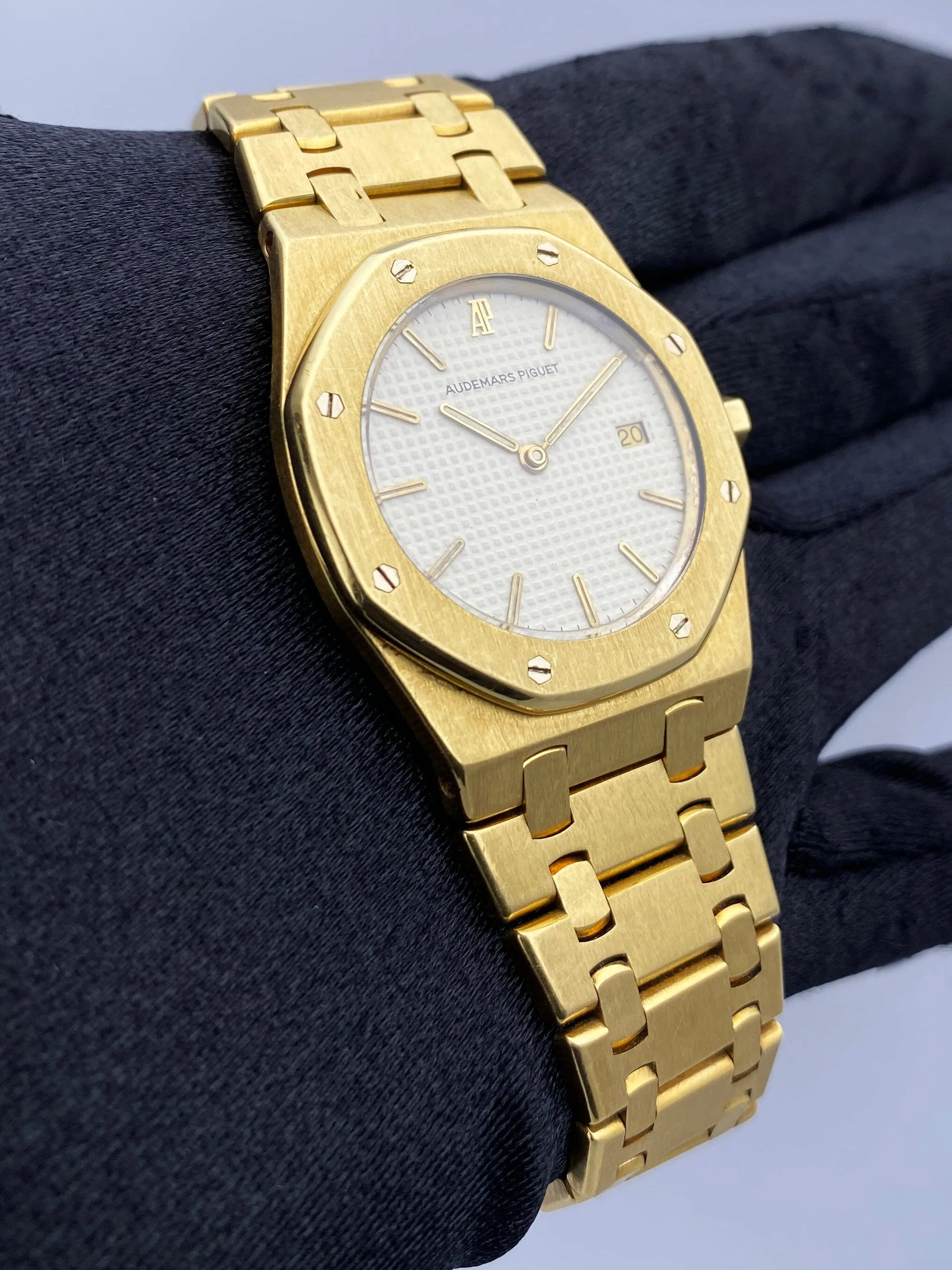 Audemars Piguet Royal Oak Cream Dial 18K Yellow Gold Ladies Watch