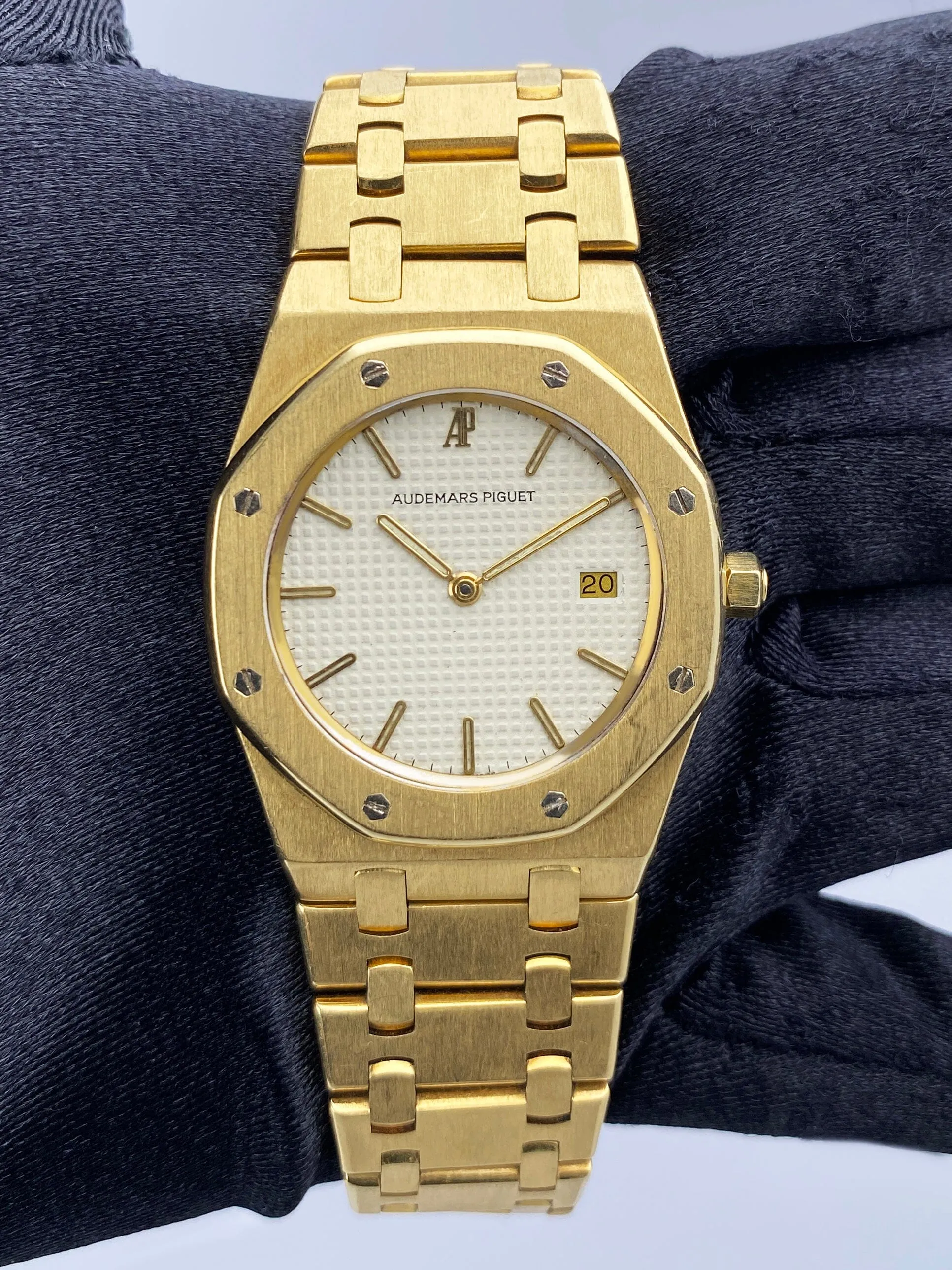 Audemars Piguet Royal Oak Cream Dial 18K Yellow Gold Ladies Watch