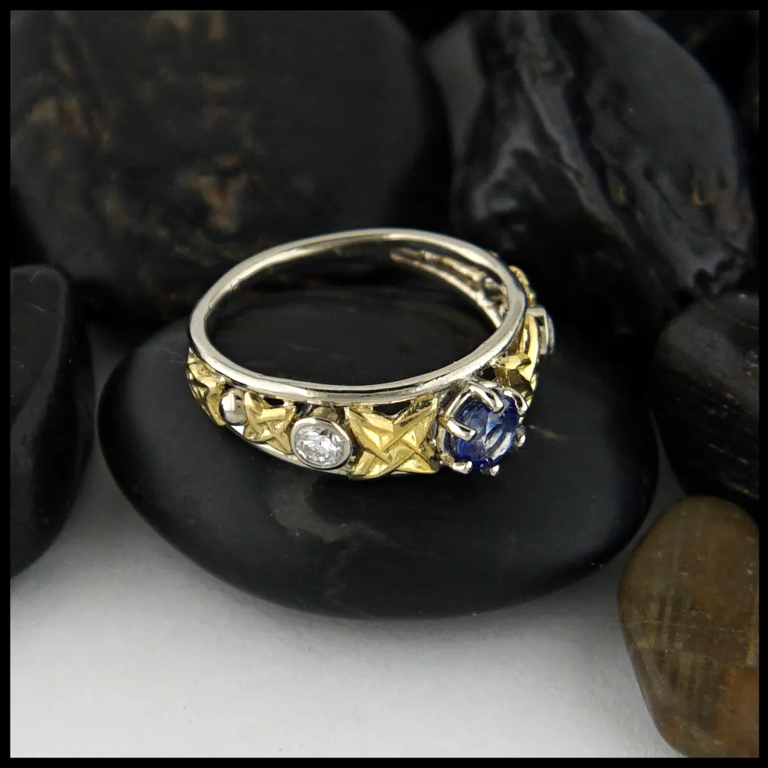 Ceylon Sapphire Celtic Ring