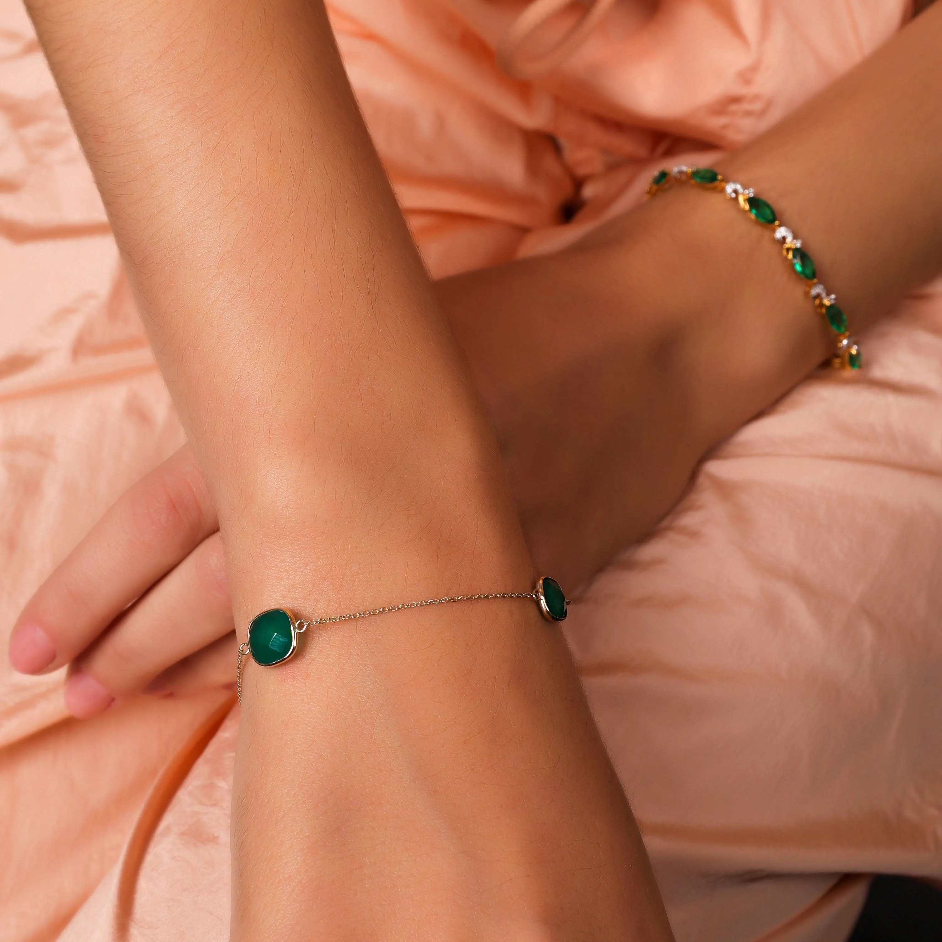 Delicate 10K Yellow Gold Chain Link Bracelet with Green Onyx Briolette