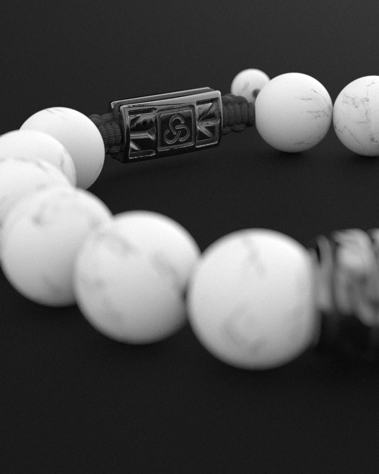 Howlite Bracelet 12mm | Woven