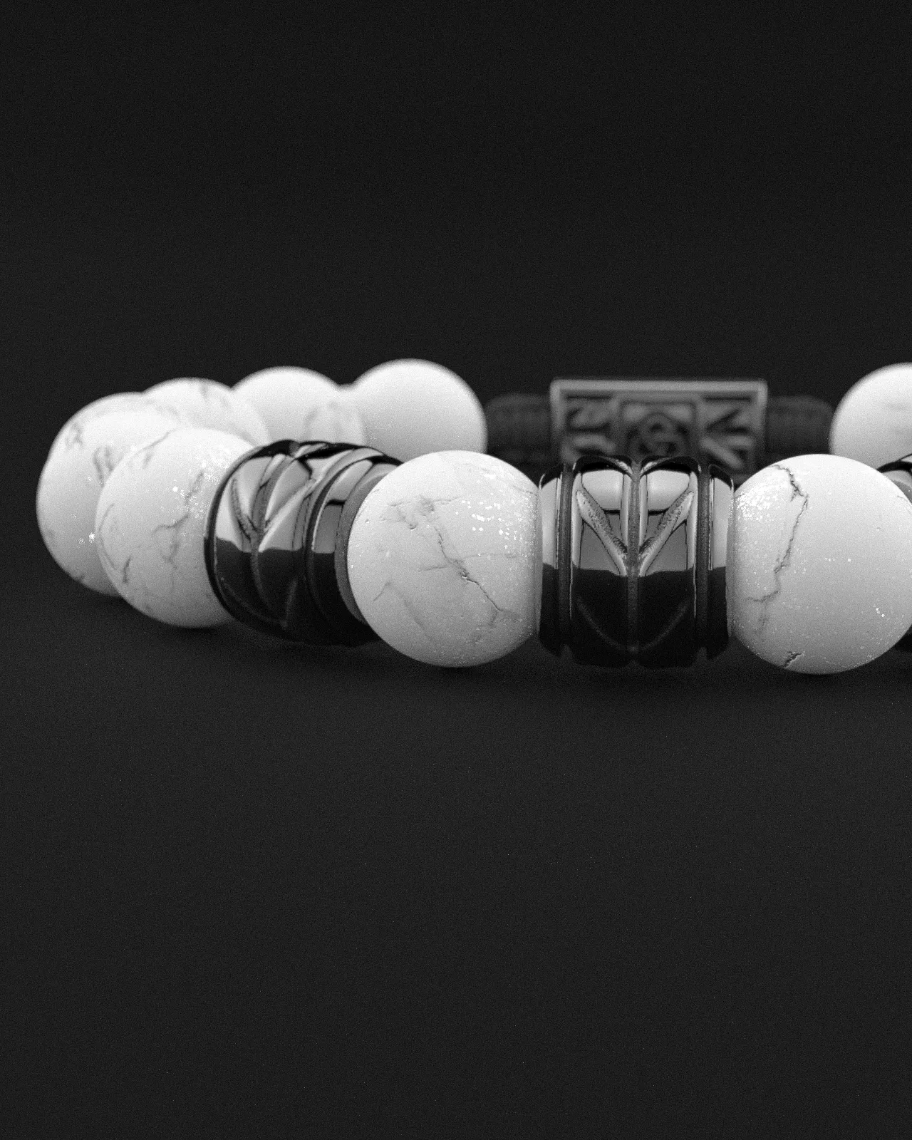 Howlite Bracelet 12mm | Woven