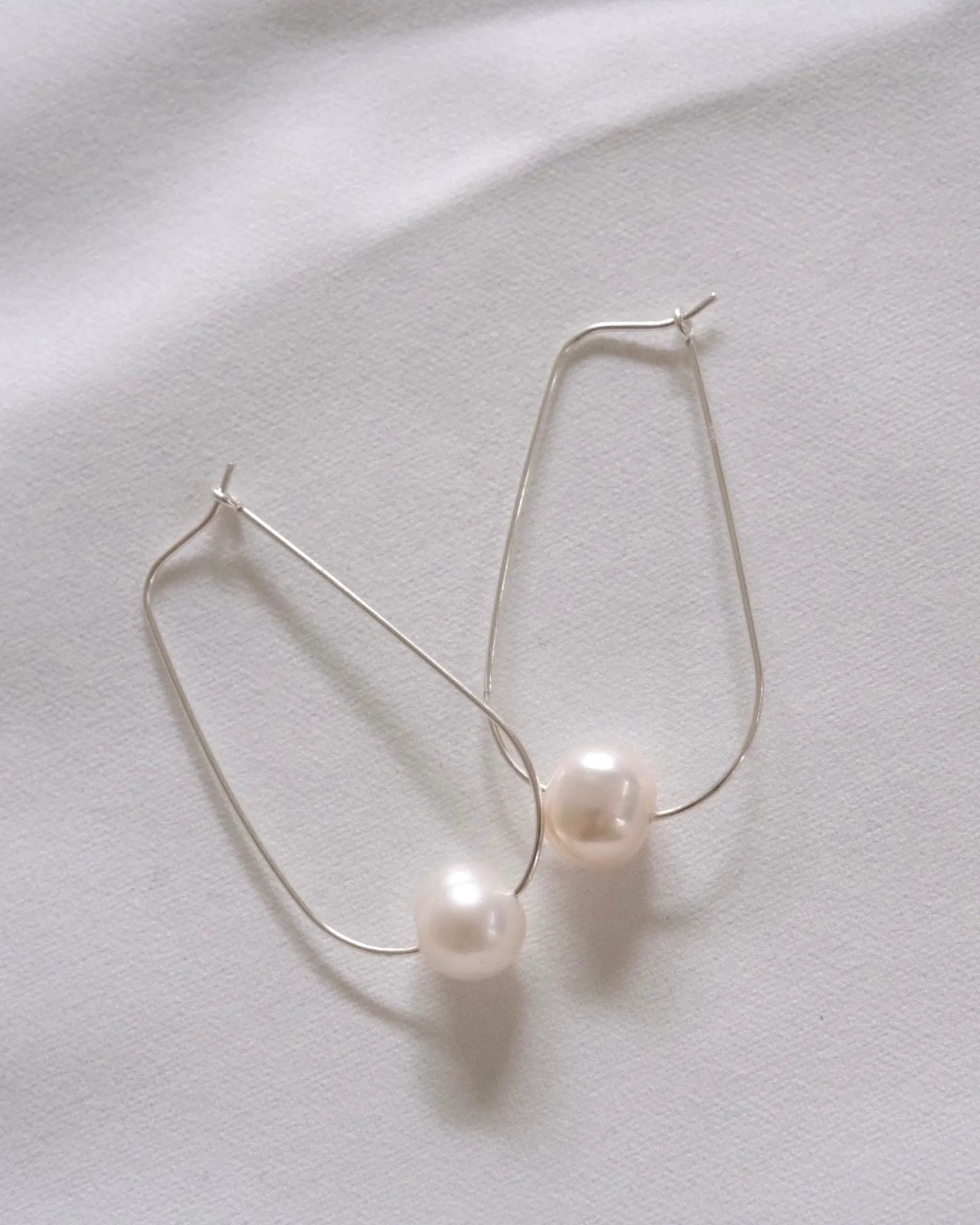 Pearl U hoops (Silver)