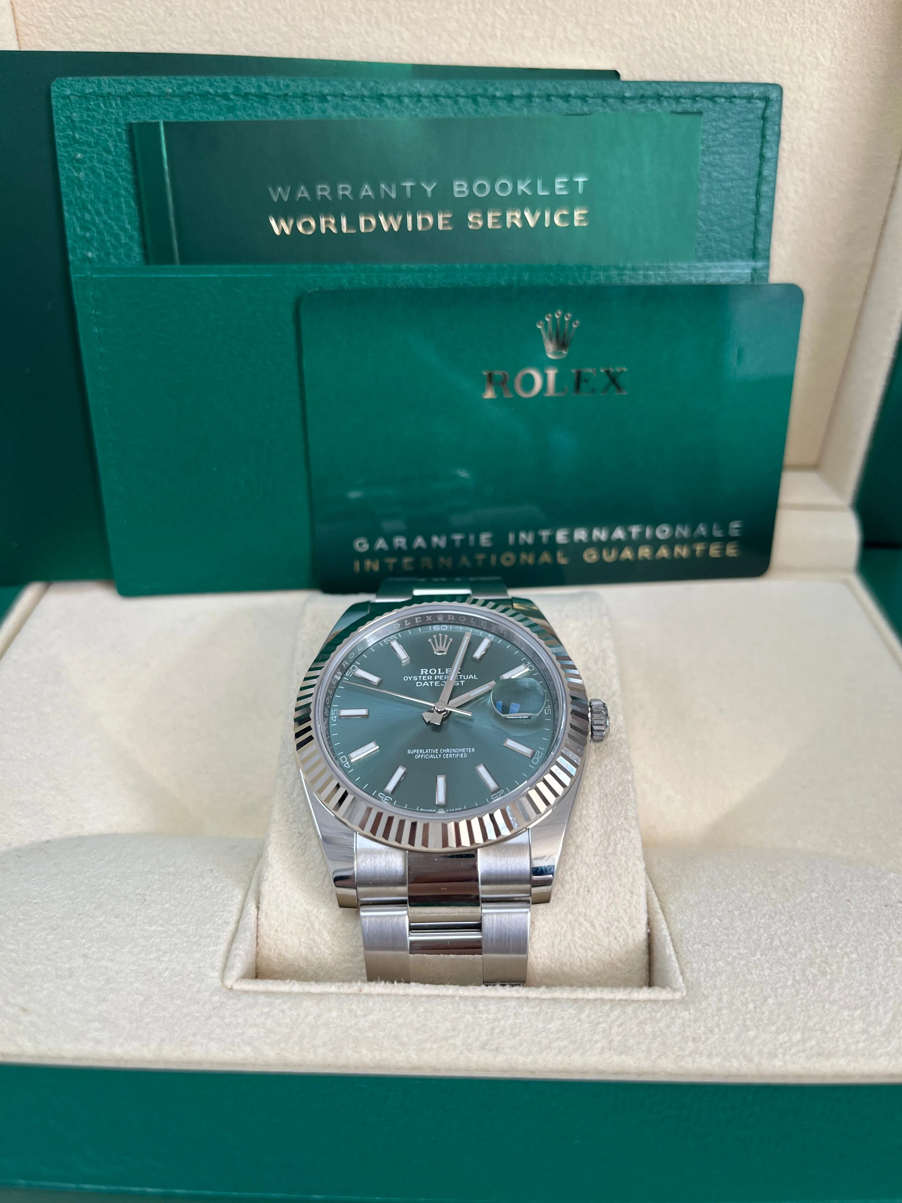 Rolex Datejust Oyster 41 mm Oystersteel Mint Green Dial Fluted Bezel OysterBracelet (Reference # 126334)