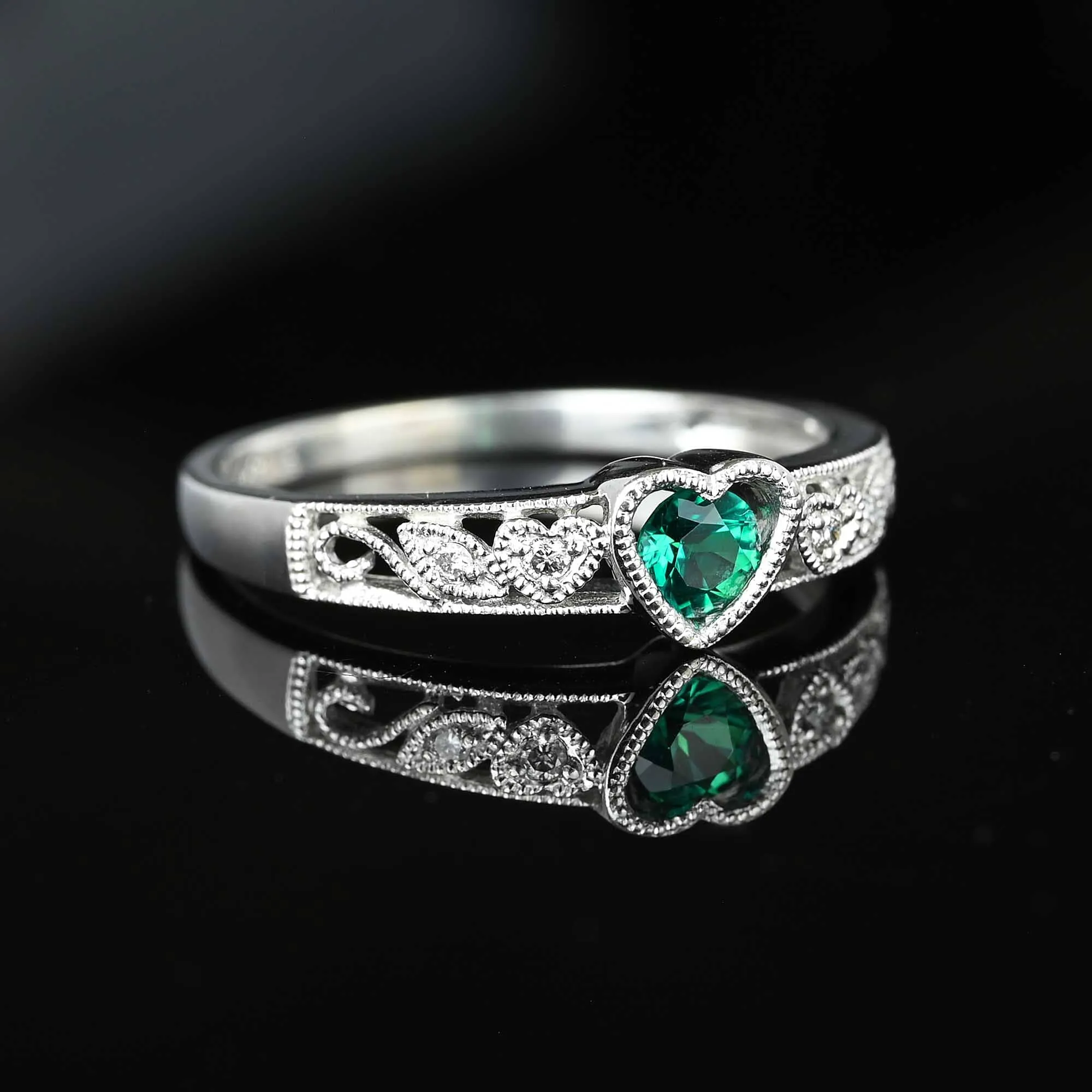 Vintage White Gold Diamond Emerald Heart Ring Band